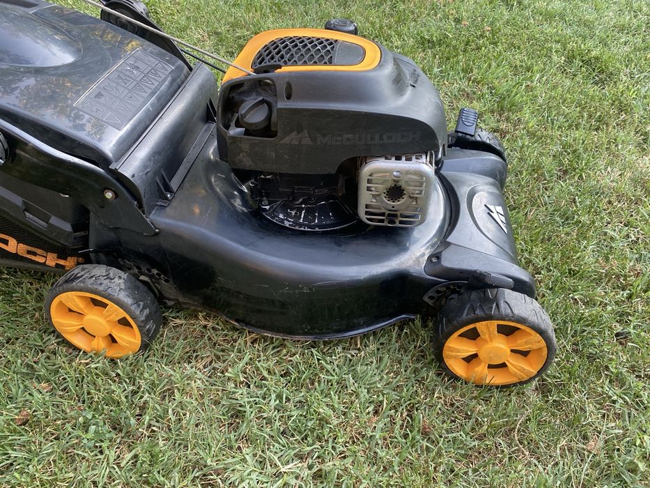 Masina de tuns iarba Briggs Stratton