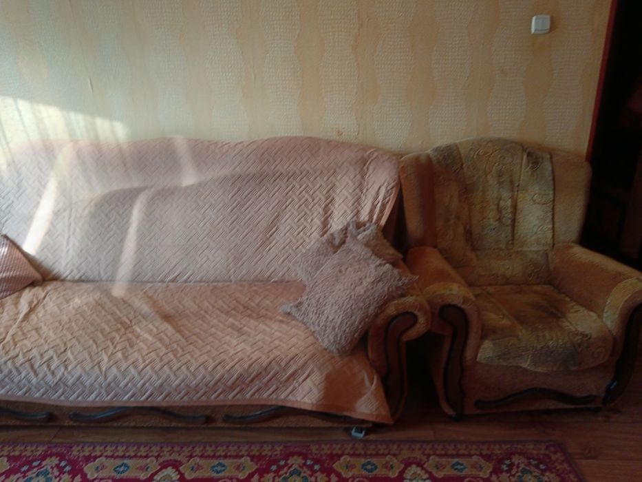 Продам диван и два кресла