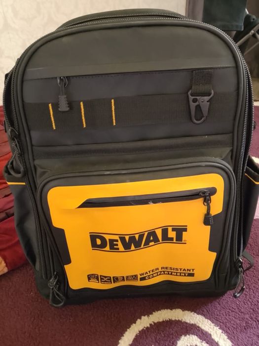 На изображении показан рюкзак для инструментов DeWALT PRO BACKPACK (мо