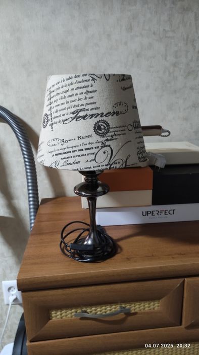 Продам настольную лампу