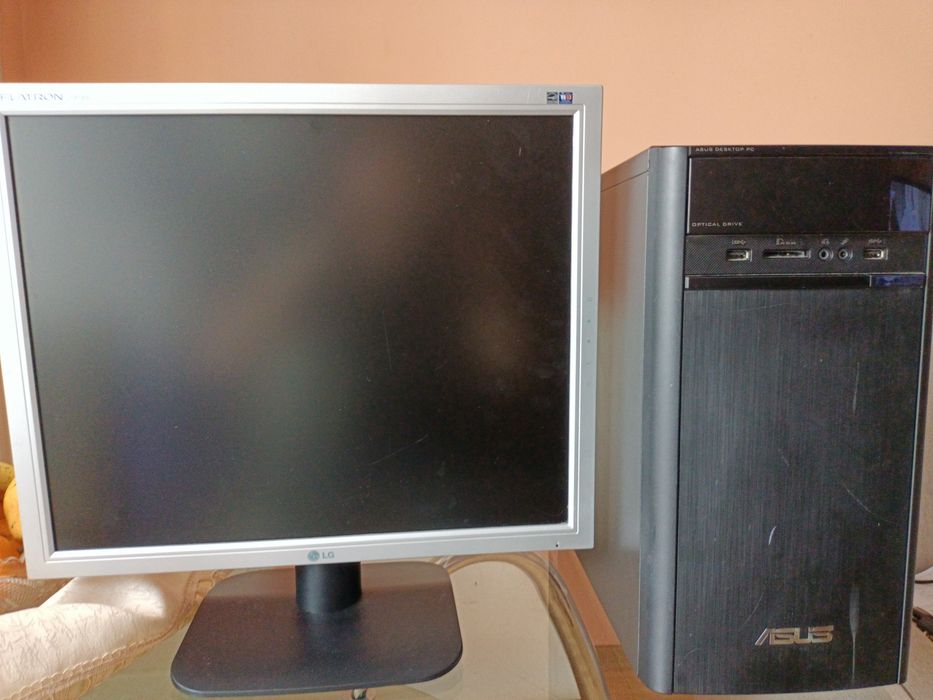 Calculator ASUS cu monitor LG