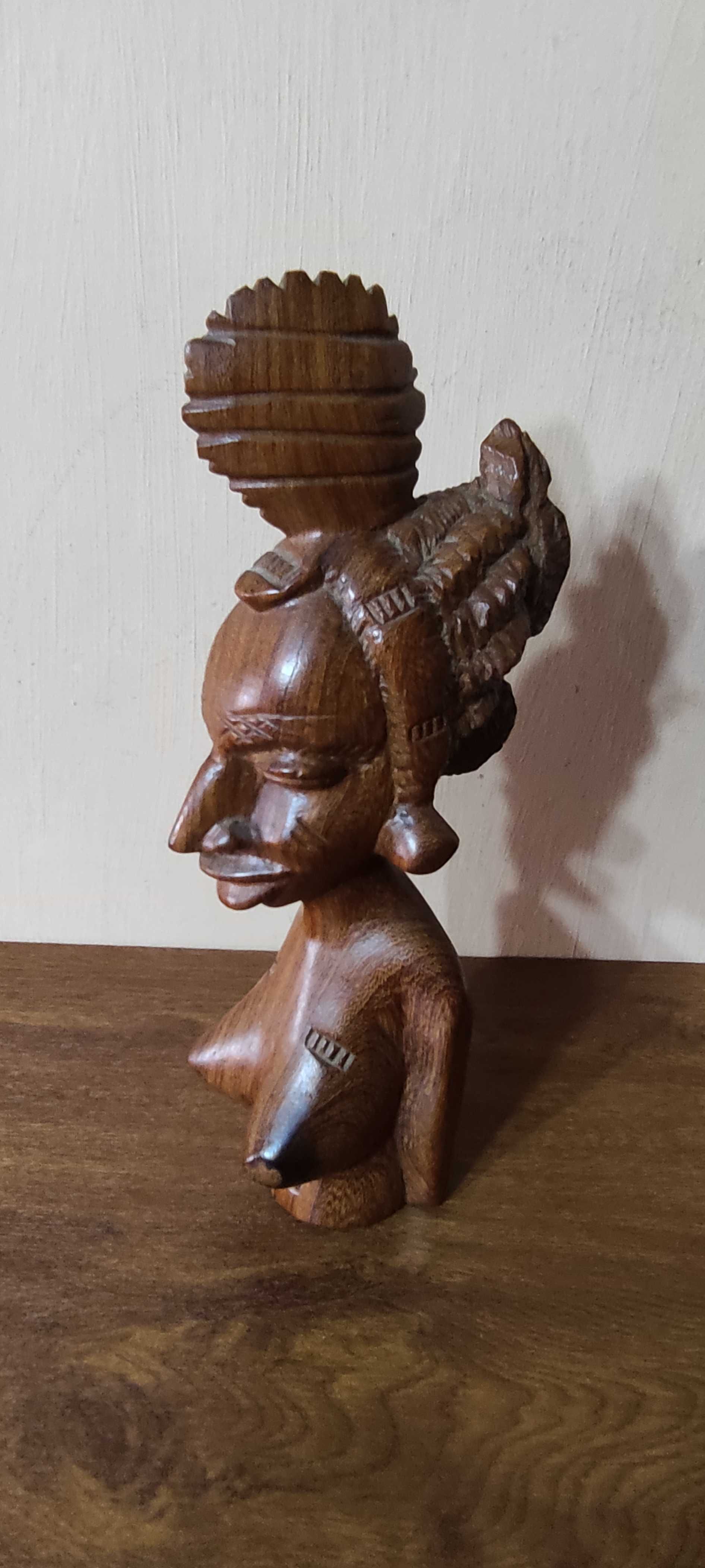 Sculptură africană, bust de femeie