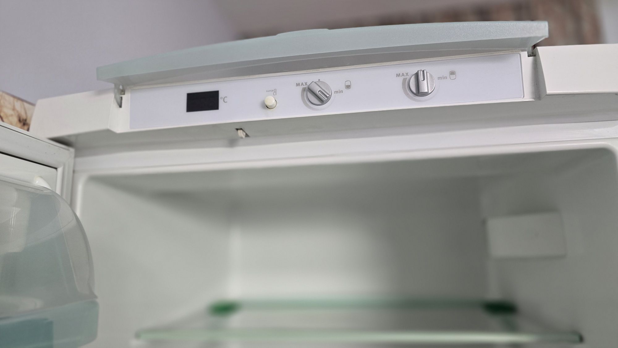 Хладилник с фризер ELECTROLUX