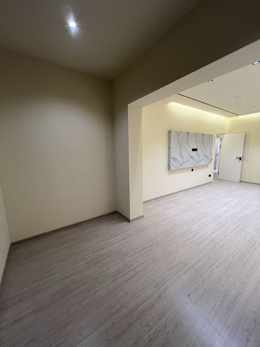 Mirobod bozari yonida 2 xona uy 7 etaj sotiladi