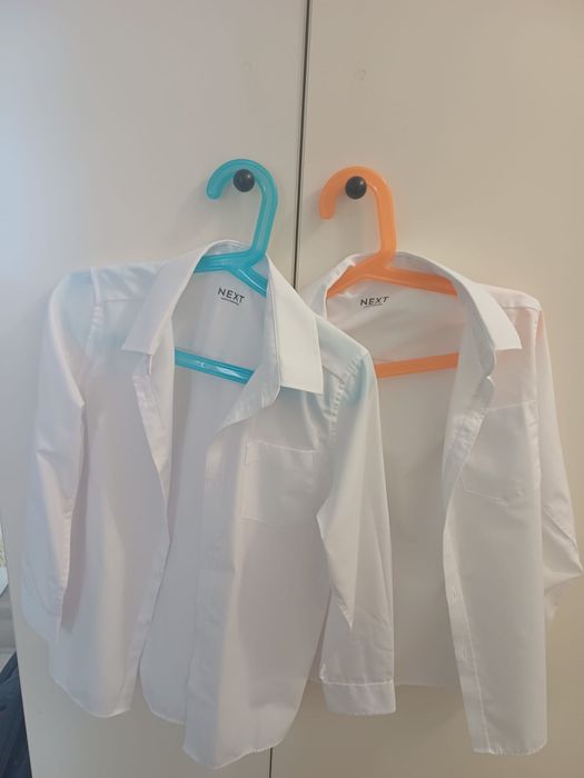 Camasi albe fete NEXT 128 cm – noi, nepurtate