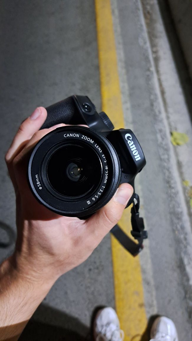 Canon EOS 4000D.