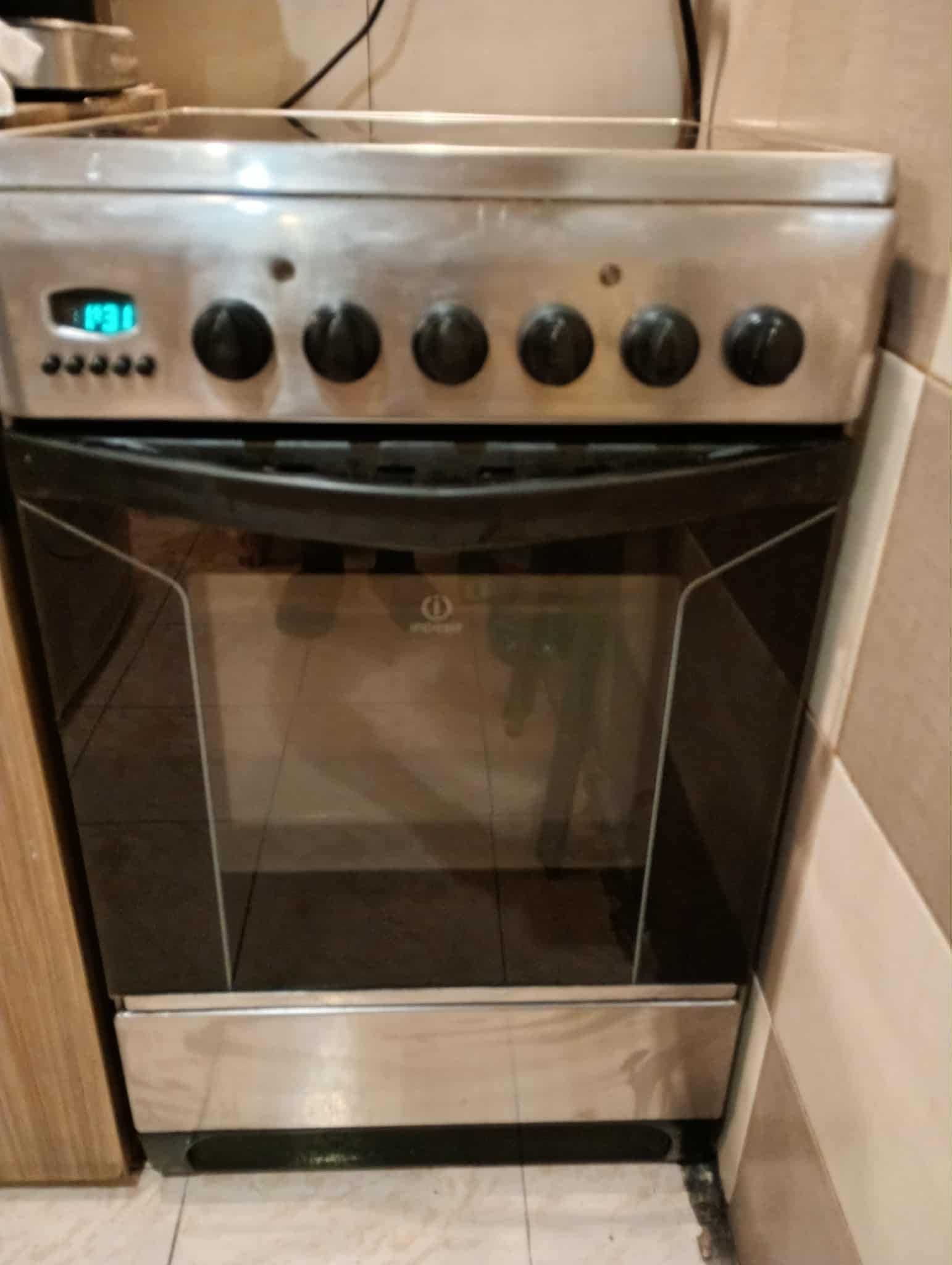 ПЕЧКА INDESIT,ИНДЕЗИТ с керамични котлони иноксова.Всичко работи.ПРОМО