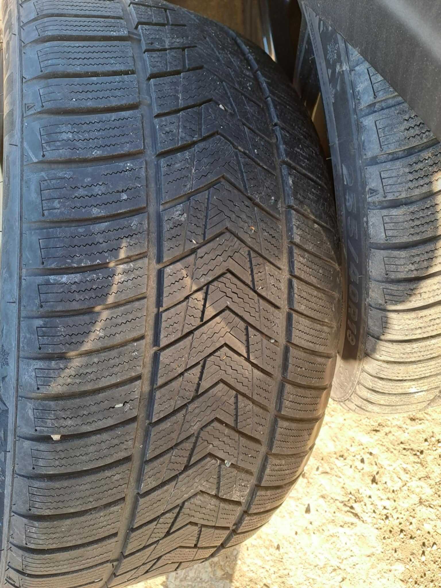 4 бр. зимни Rotalla 255/40 R18 в перфектно състояние