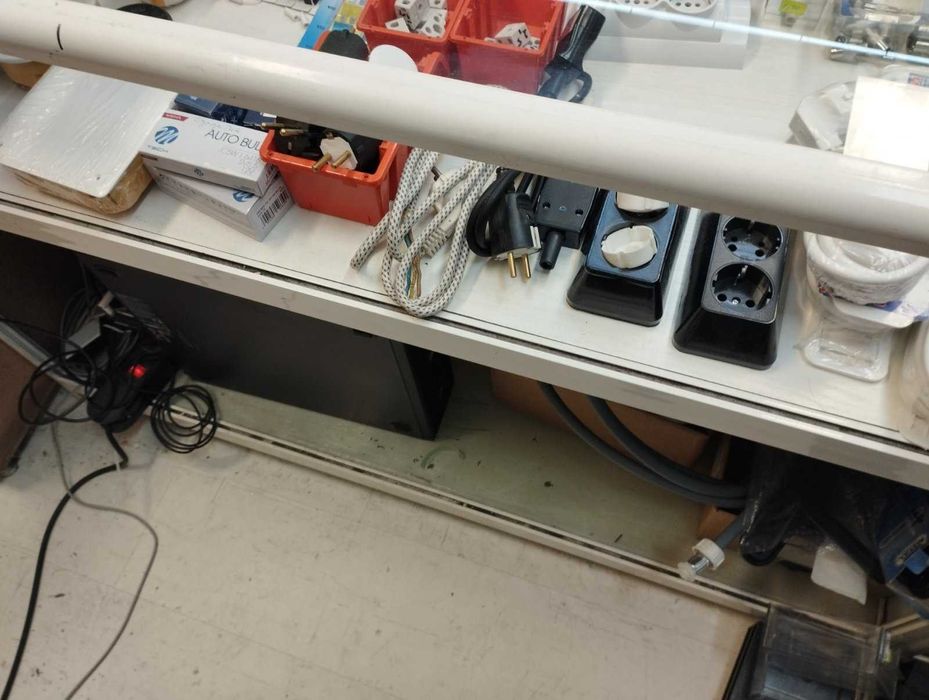 Стъклена витрина - щанд