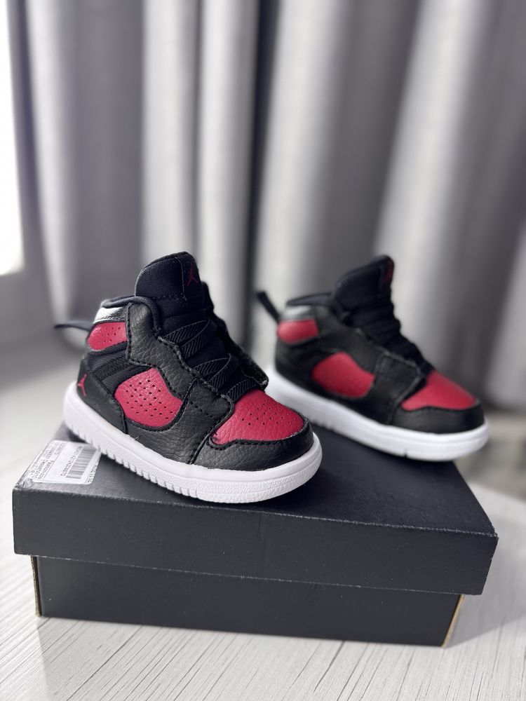 Бебешки обувки Nike Jordan 19,5 номер