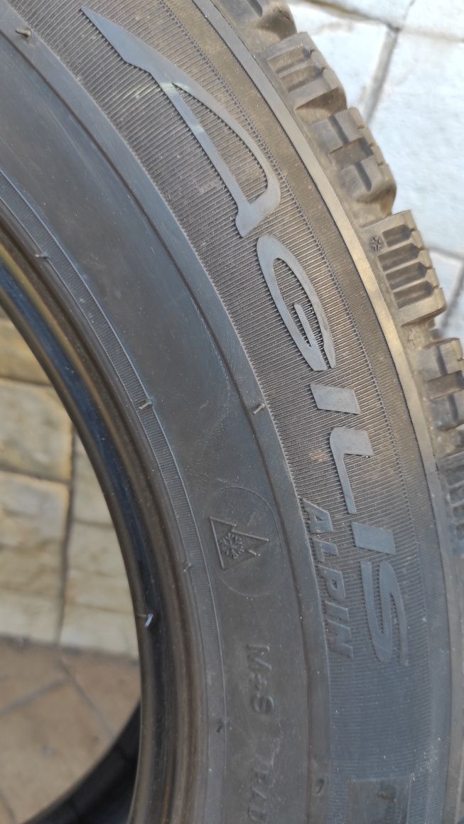 Зимни гуми Michelin 215/60/17 dot 2023