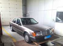 Mercedes Benz W124 250D Retromobil