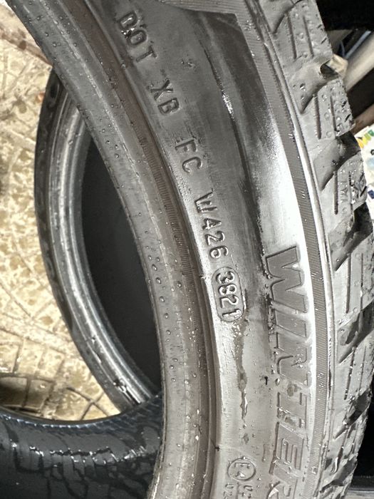 2x2 зимни гуми 235/40/19 96W Pirelli и Maxxis