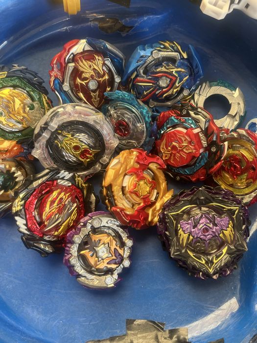 Beyblade лот много добро