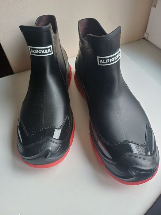 Cizme de ploaie noi, impermeabile.