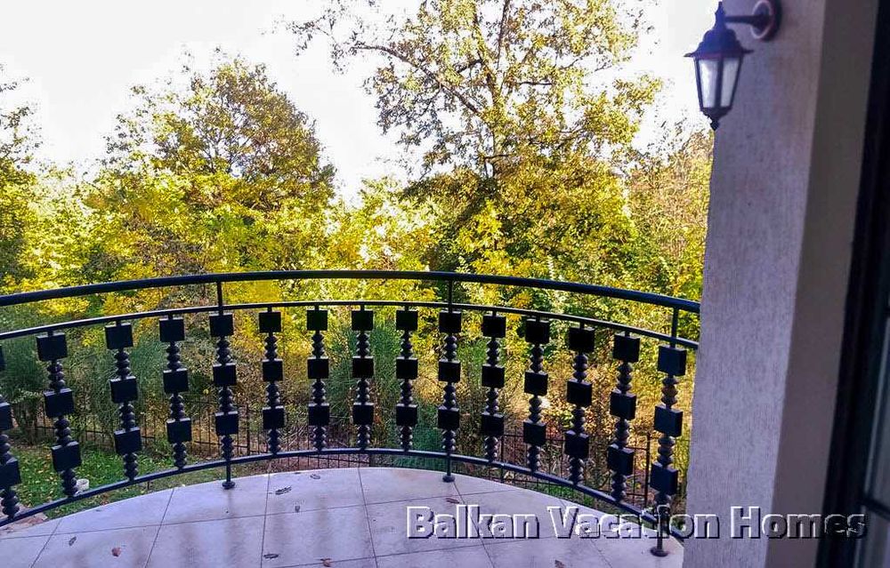 Тристайни апартаменти на първа линия до плажа в Обзор