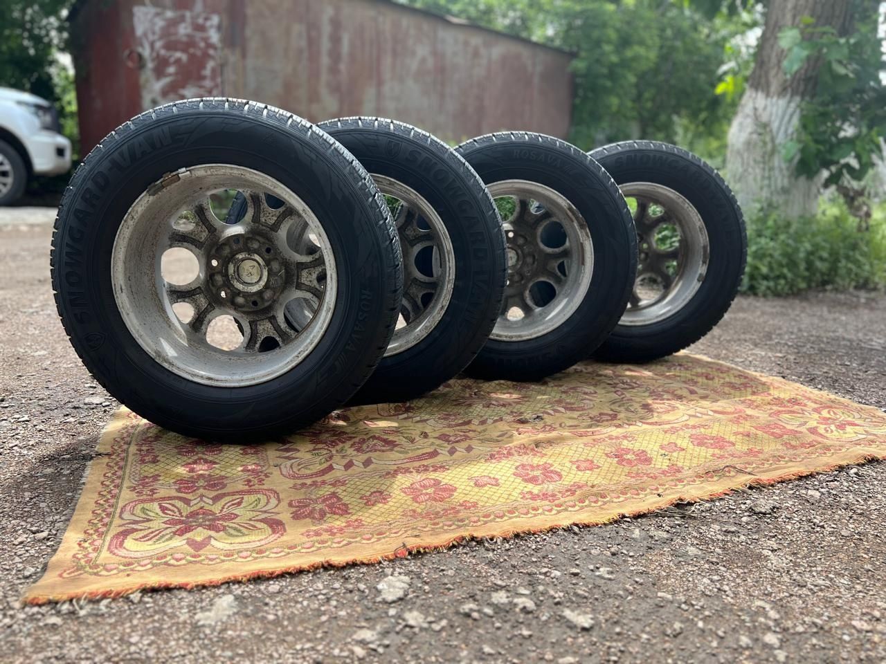 Продам зимние шины на дисках