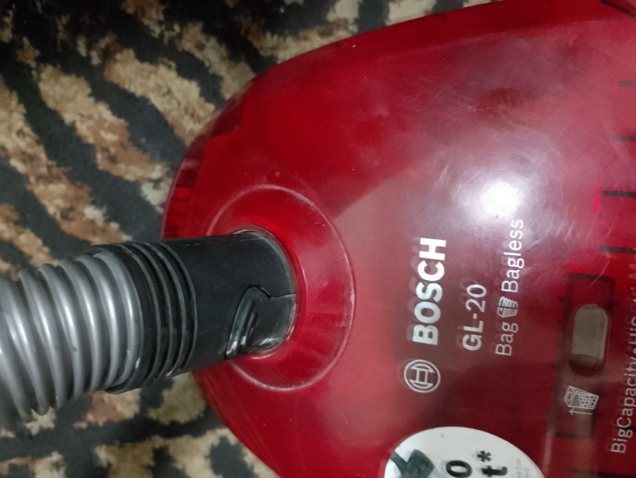 Aspirator Bosch puternic 2200w defect