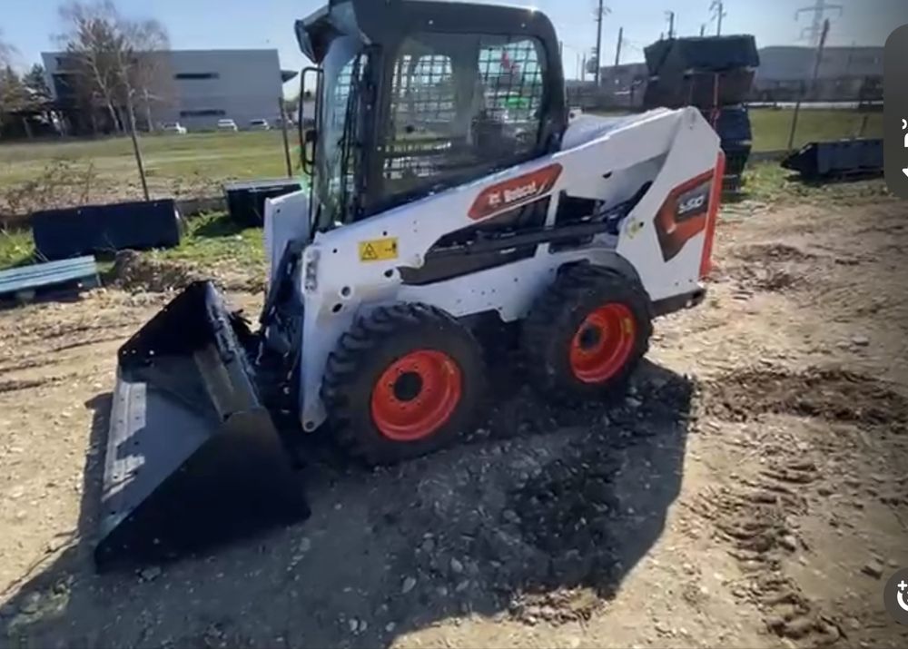 Inchiririez miniexcavator, bobcat, remorca pentru transport utilaje!