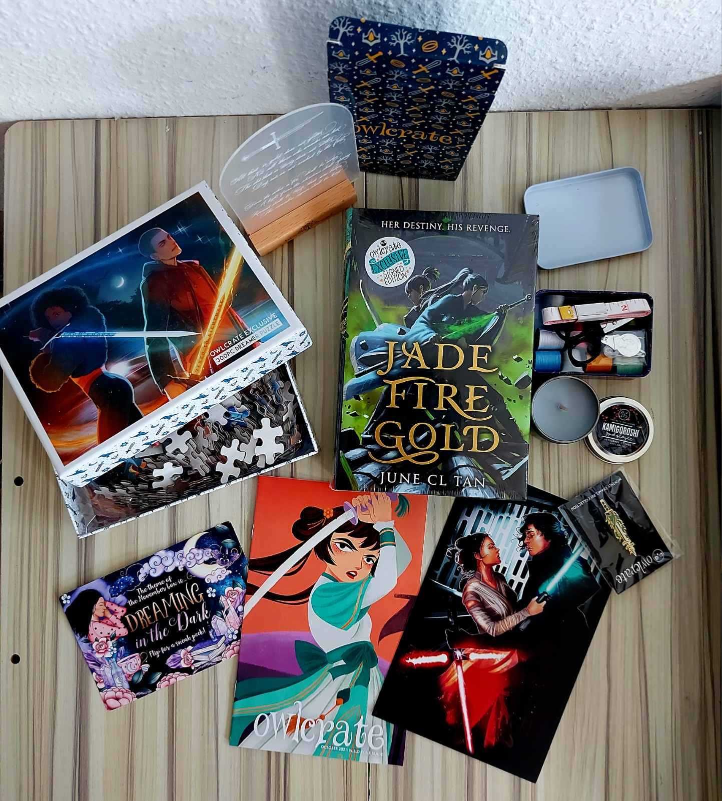 Сет Dark Academia OwlCrate Jade Fire Gold, One And Only Ivan