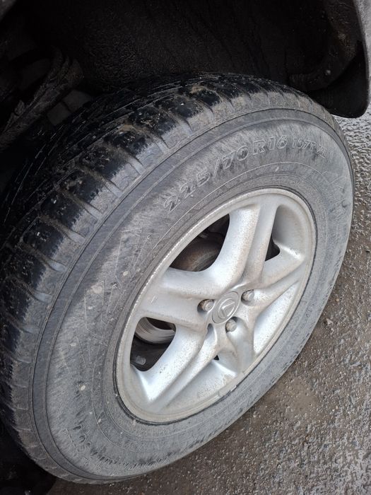 Продам комплект шин. Б/у