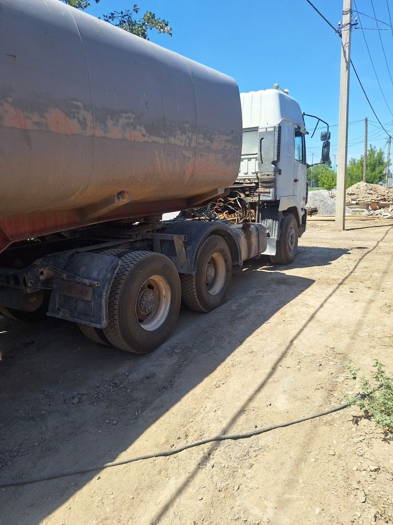 Продается нефтевоз САМС, с 40куб цистерной.