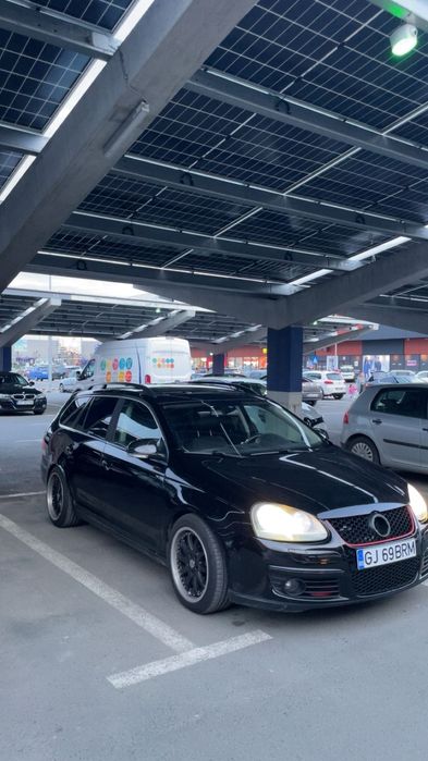 Vând sau schimb golf 5