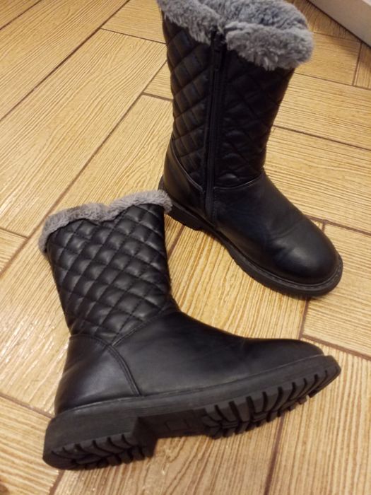 Cizme îmblănite interior mărime 32.