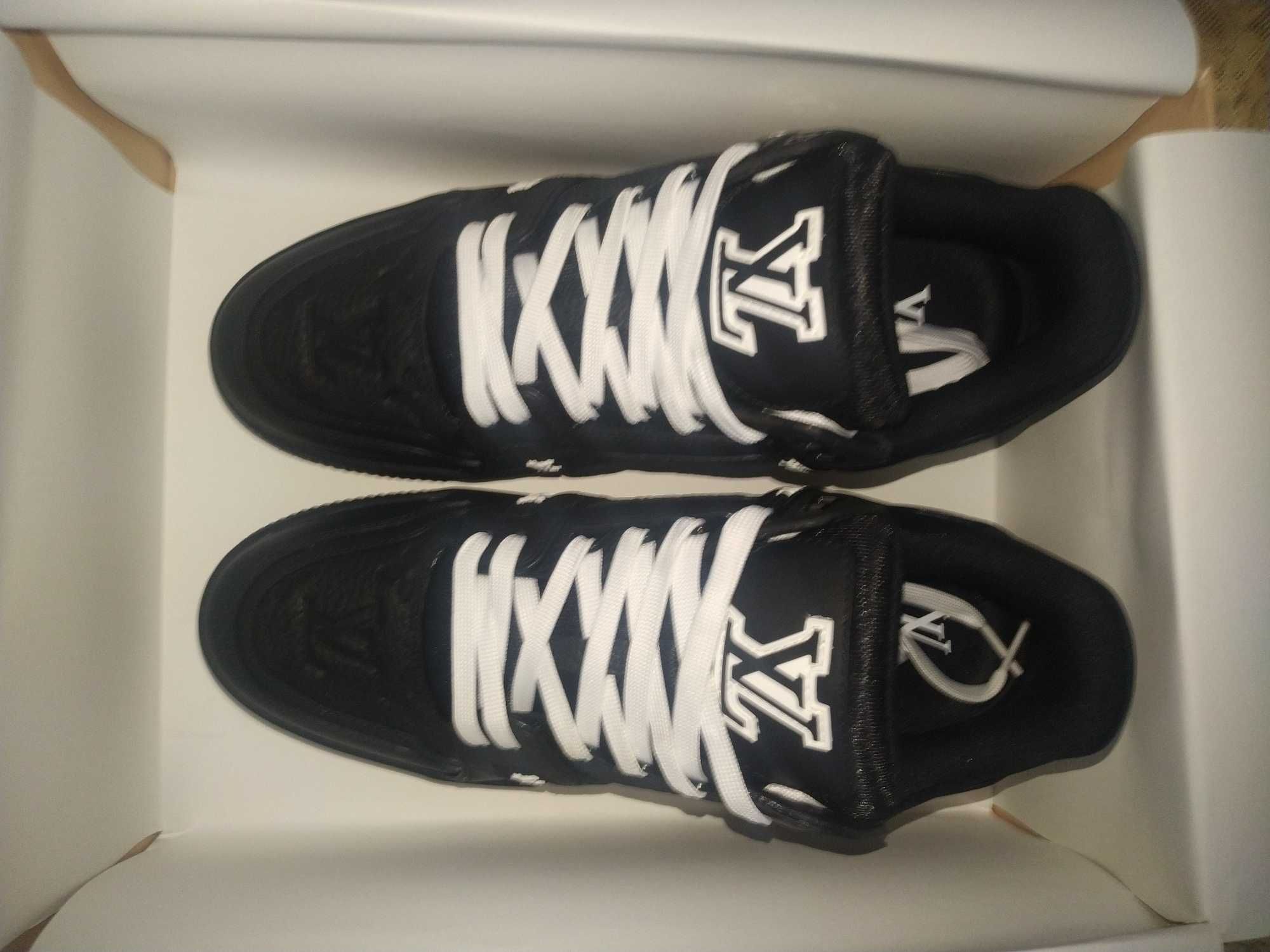 Louis Vuitton Trainers -- Black