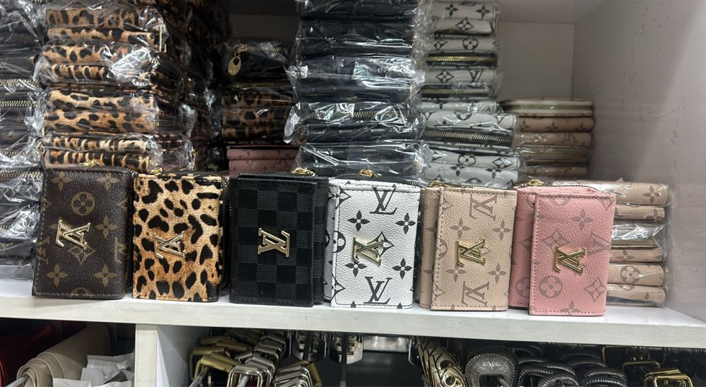 Дамски портмонета Guess/Louis Vuitton/YSL