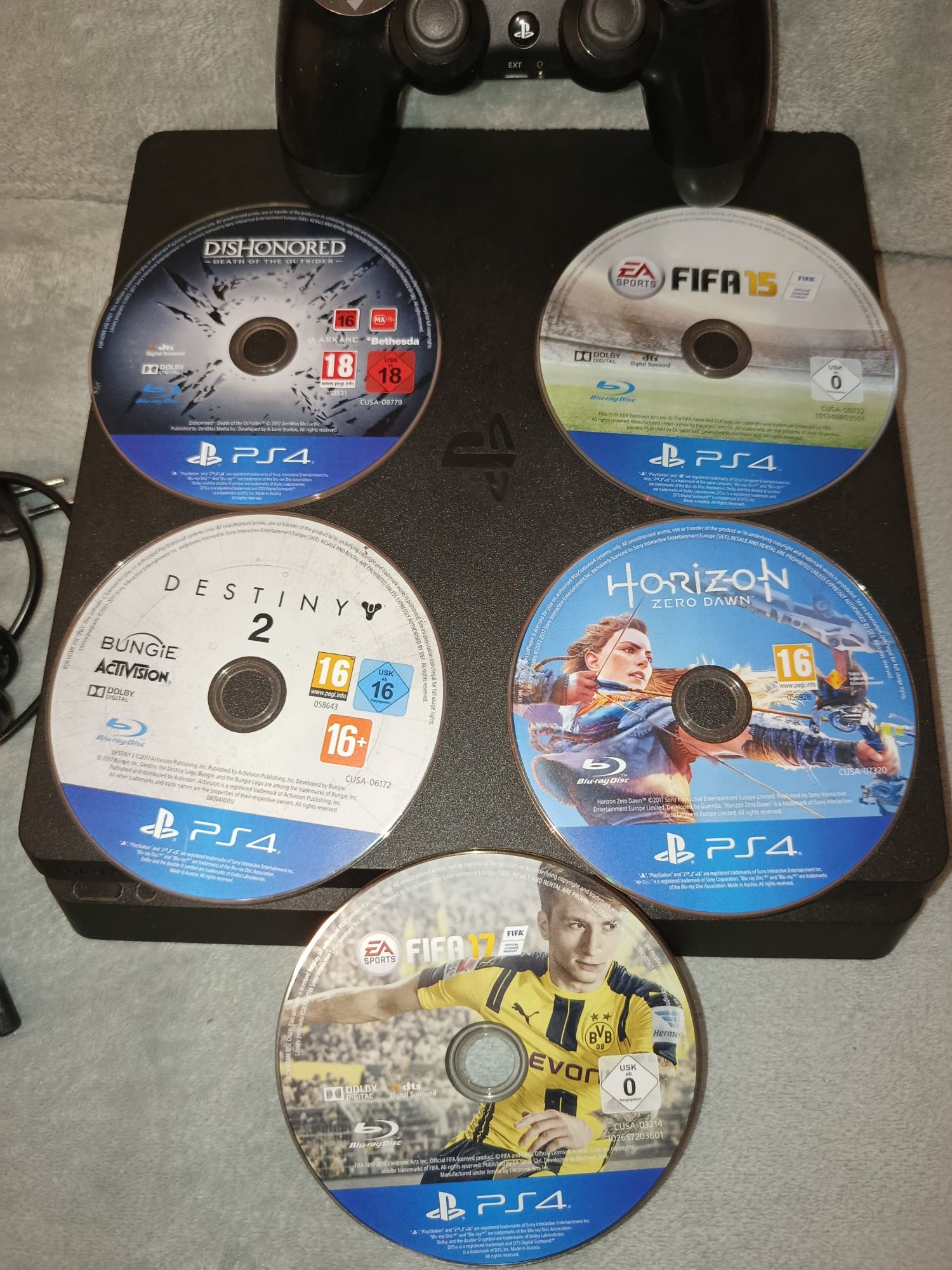 Consola PS4 SLIM de 1TB  5 JOCURI si 1 controller