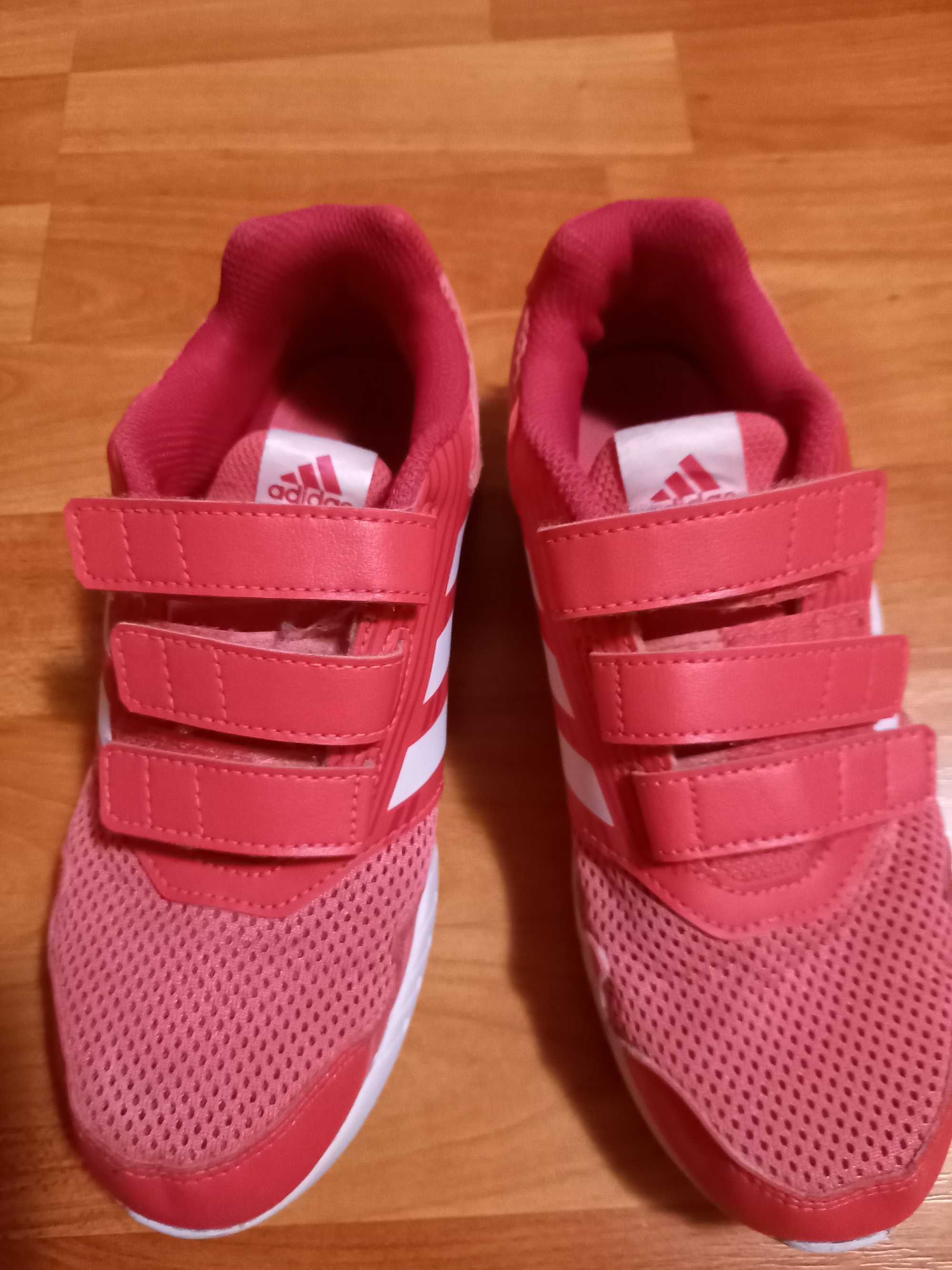 Pantofi Adidas copii nr. 35 roz, putin folositi la plimbare.