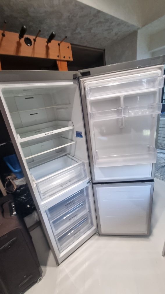 Продается холодильник Samsung RB29