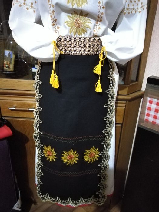 Costum popular femei