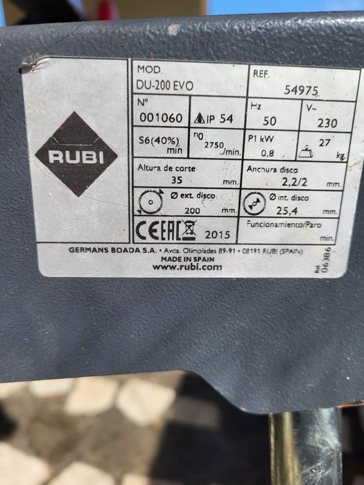 Tăiat gresie   cu apa