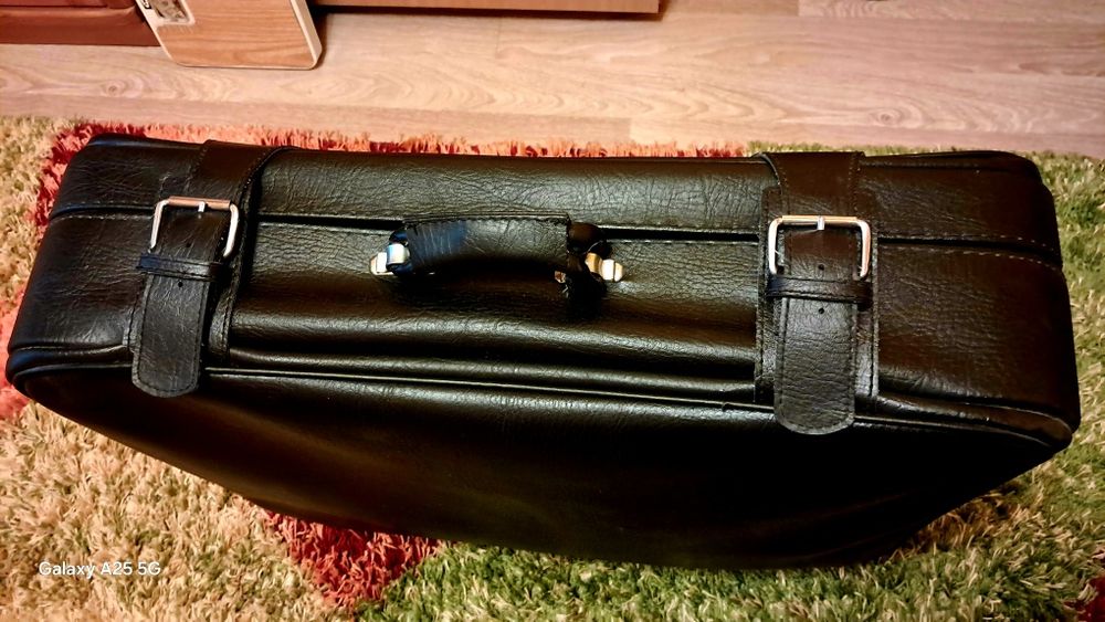 Valiză vietate din anii ' 80 , în stare perfectă