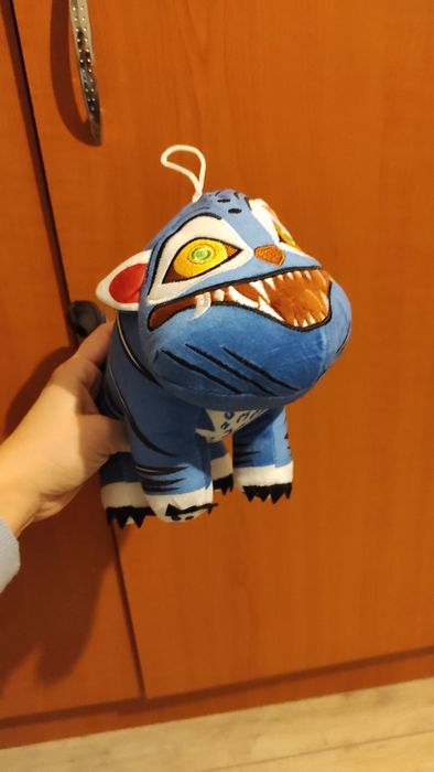 Jucarie de plus noua Derpy pisica/ tigru K-Pop Demon Hunters Huntrix