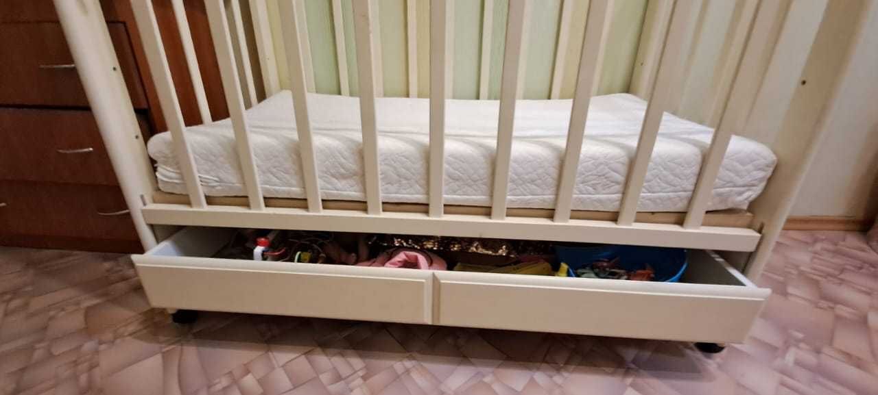 Кровать детская с матрасом.