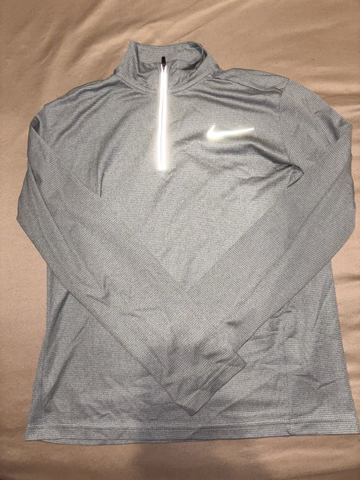 Блуза на nike подходяща за спорт