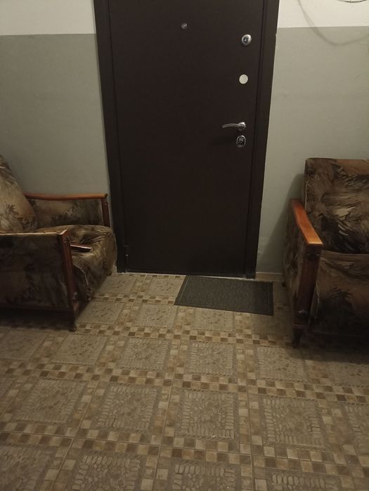 Отдам  2  кресло