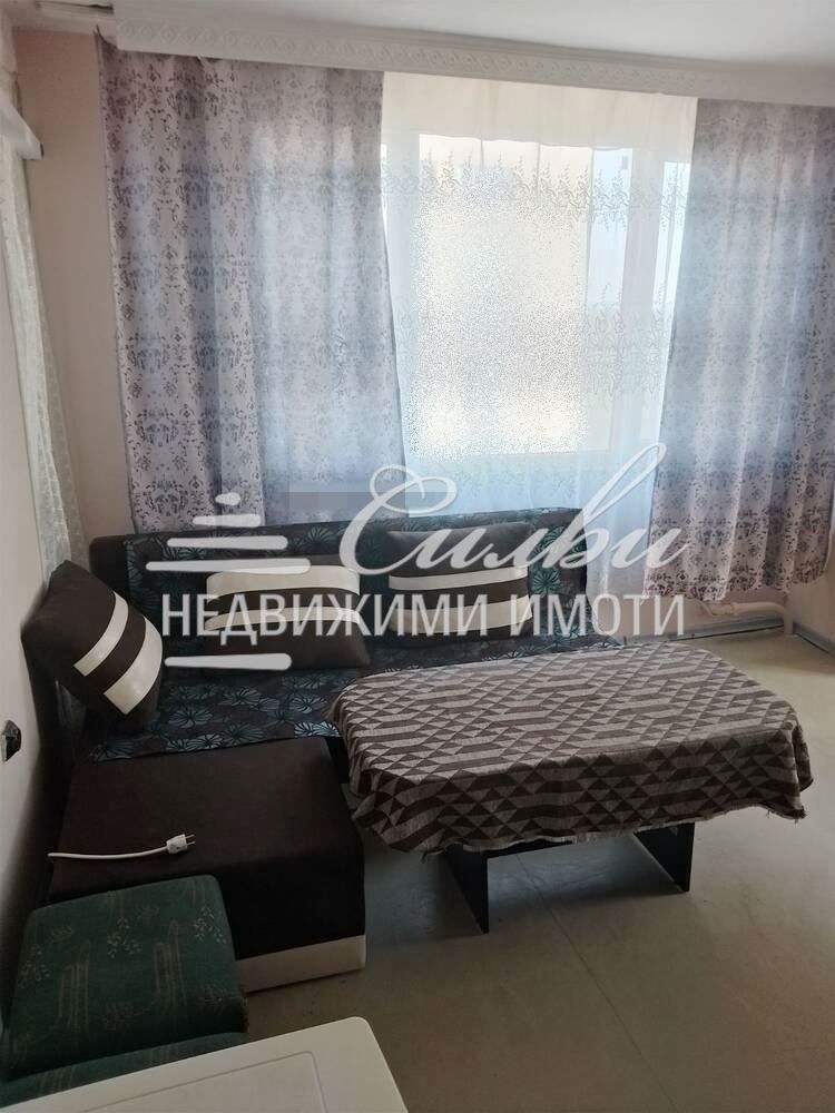 Двустаен апартамент - кв. Тракия!