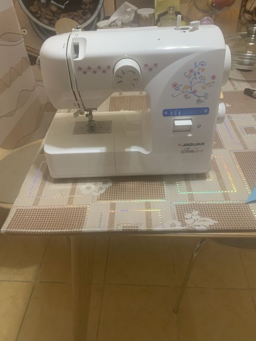 Швейная машинка Ягуар