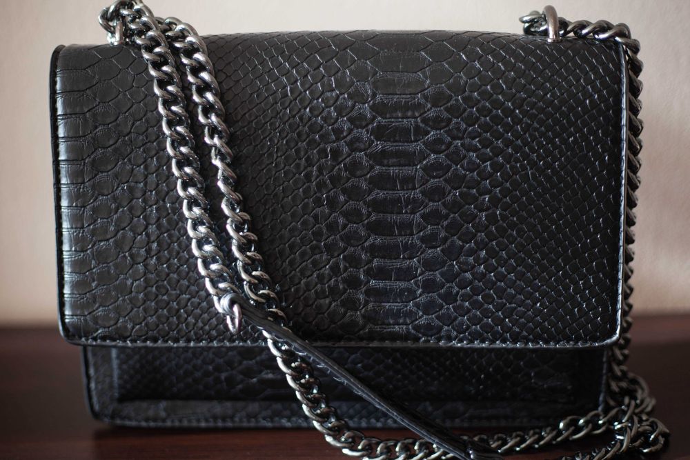 Черна чанта Cross body bag