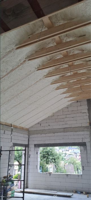 Izolație Termica cu Spumă poliuretanică