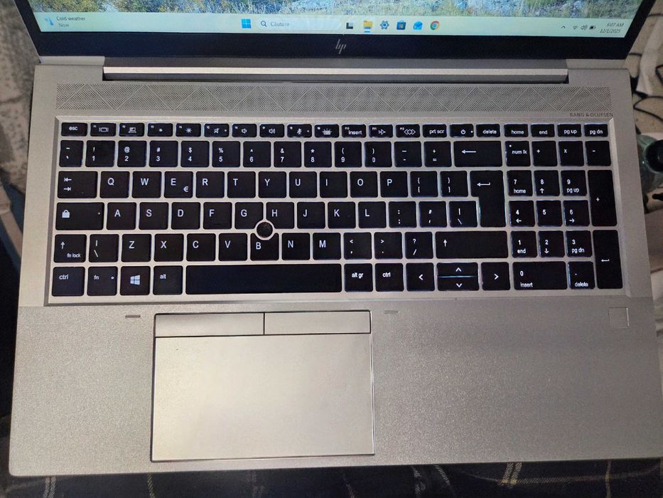 Vând laptop HP ultrabook 15" ca nou