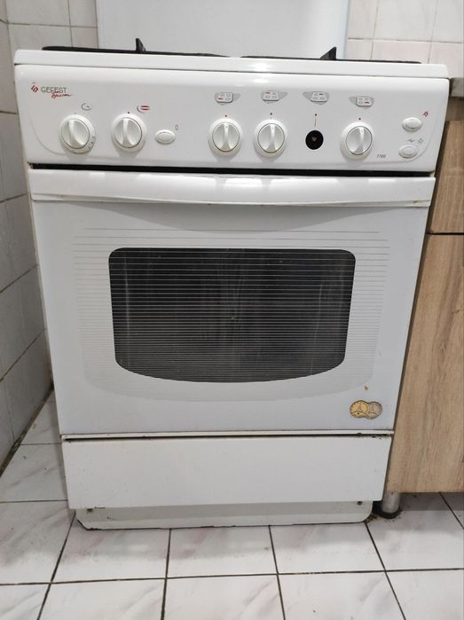 Продам рабочую газовую плиту фирмы гефест