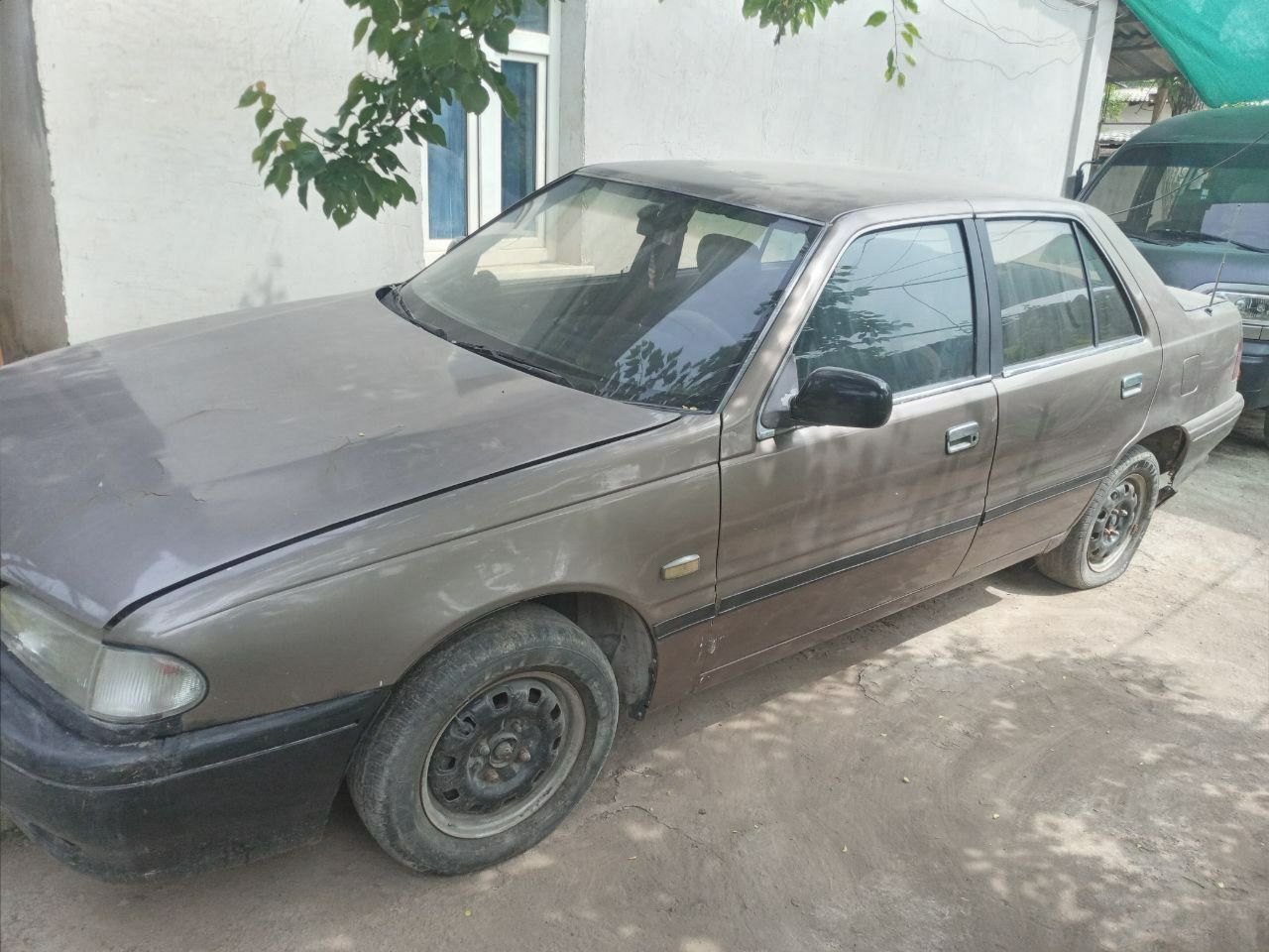 Продается машина Хундай-Соната 2..Цвет бежевый кашемир,1991года.Двигат