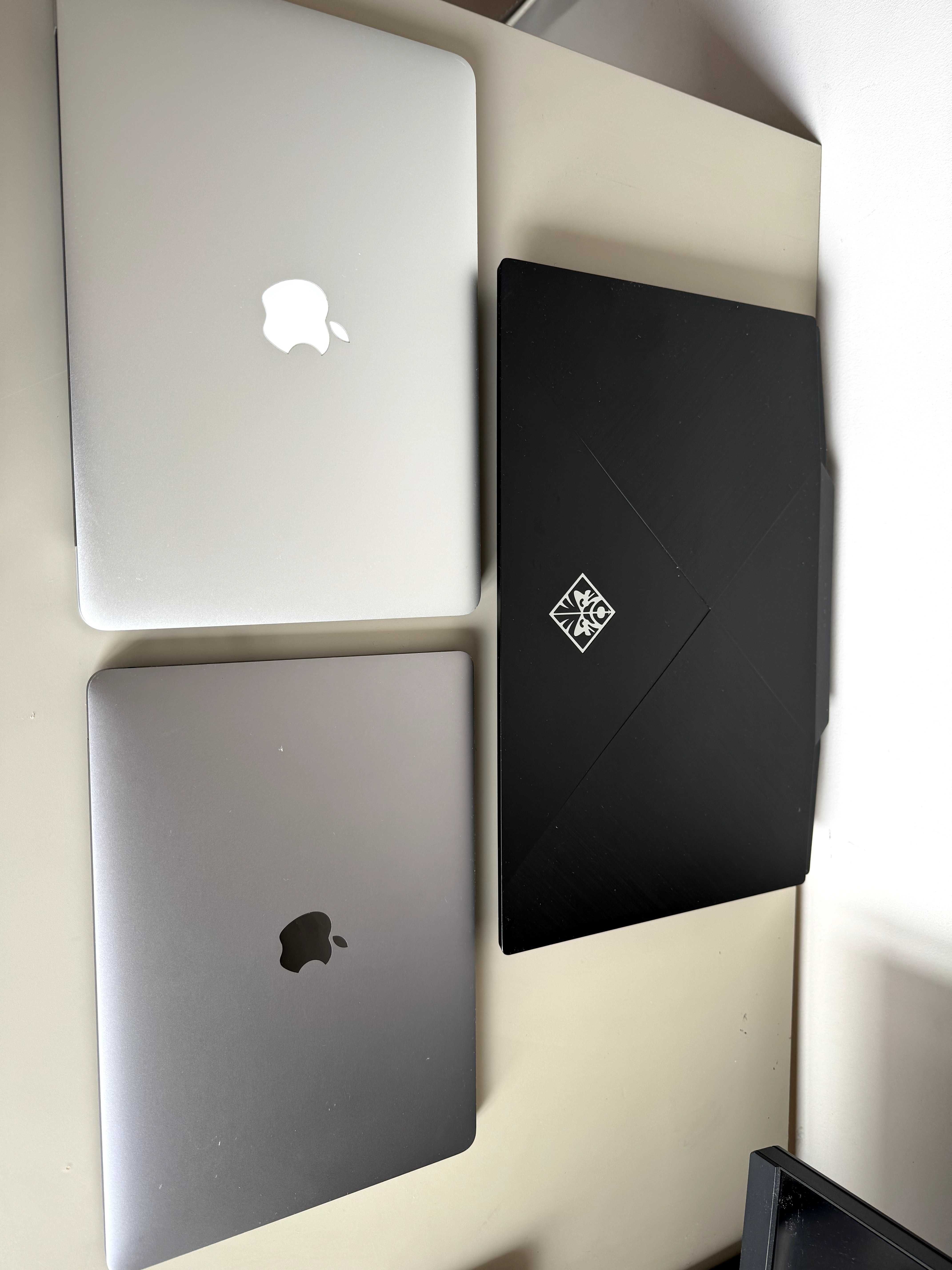 Комплект 3 лаптопа - 2x Macbook Pro + HP Omen 17