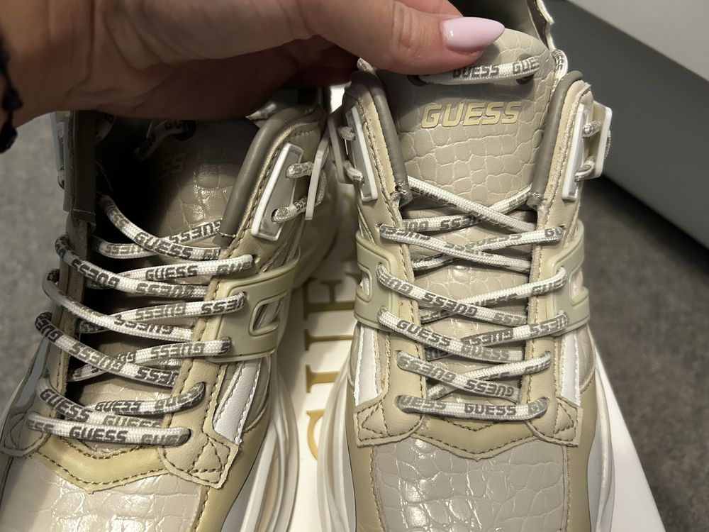 Дамски маратонки GUESS