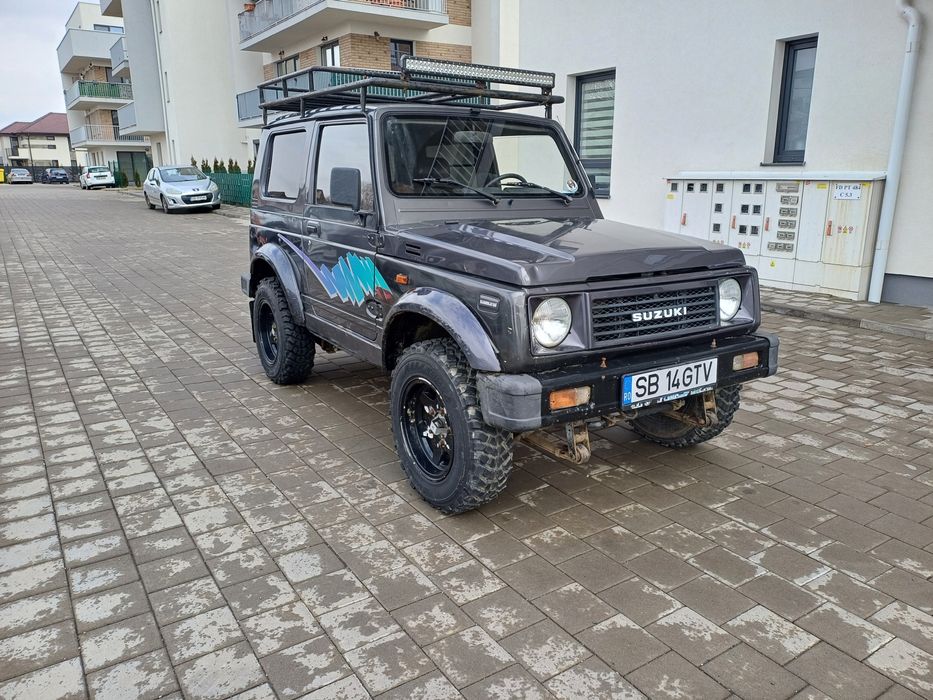 Suzuki samurai offroad